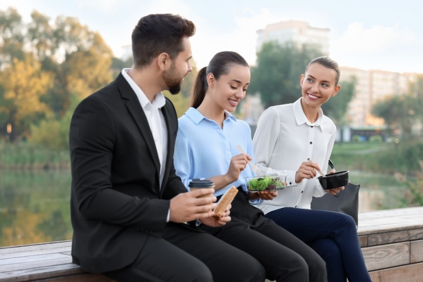 Why it's unhealthy to eat lunch at your office desk in the UAE Why it's unhealthy to eat lunch at your office desk in the UAE